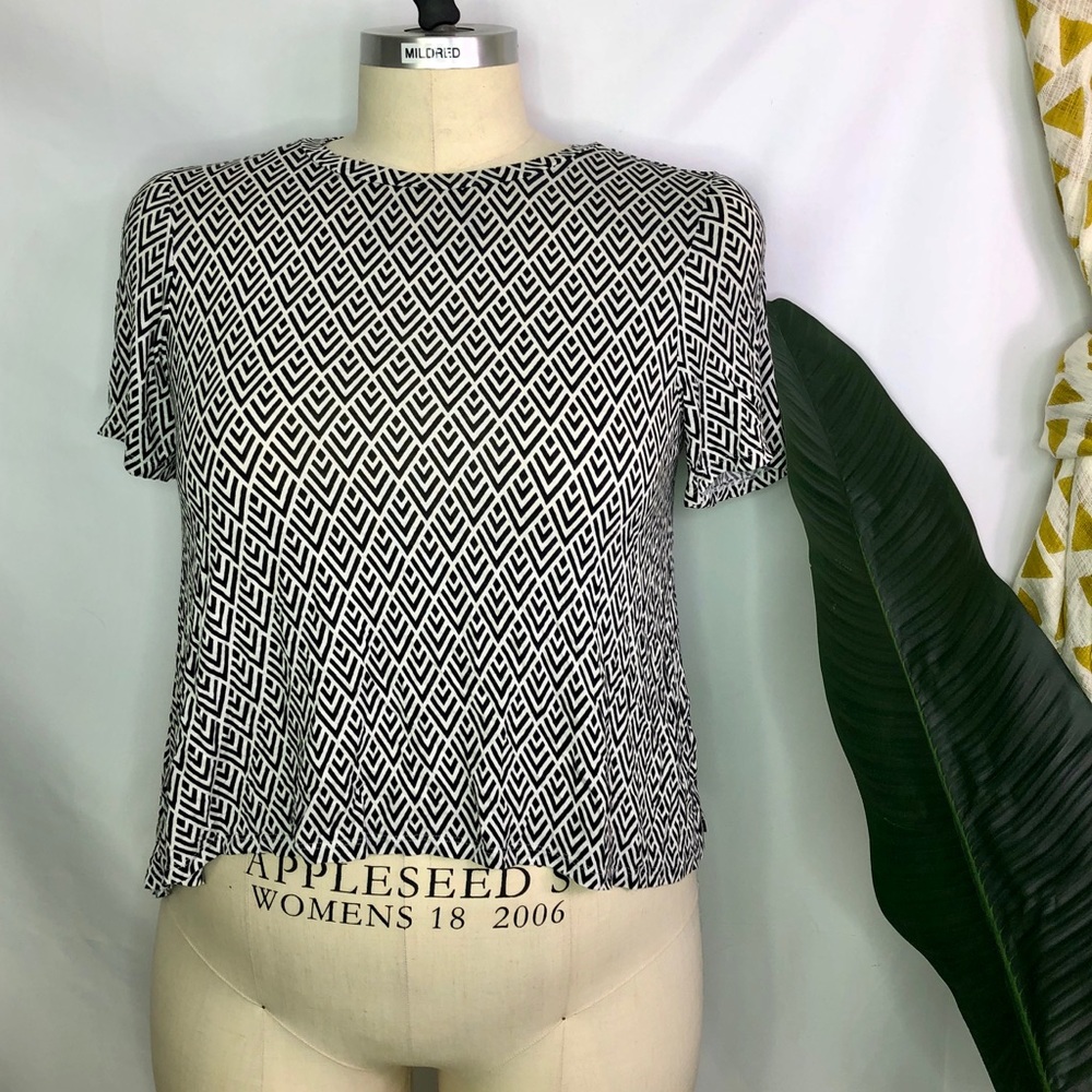 h&m graphic top M